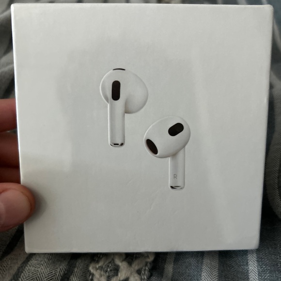 White Wireless Earbuds